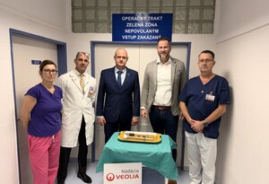 Nadácia darovala nemocnici na Kramároch moderný prístroj pre gynekologické operácie