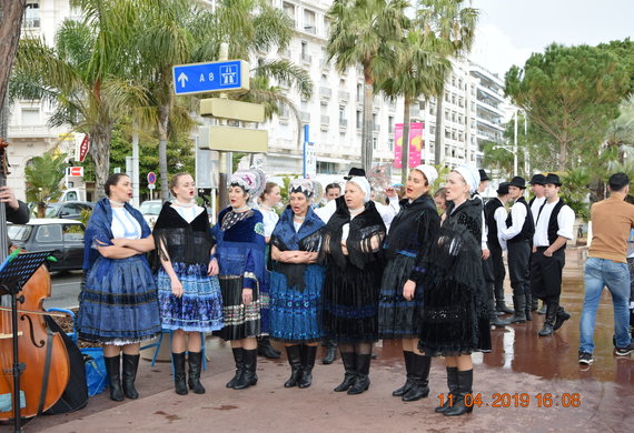 Folklórny súbor Hron reprezentoval Slovensko v zahraničí